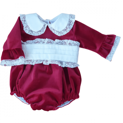 Body bebé vermelho em veludo com gola branca e renda