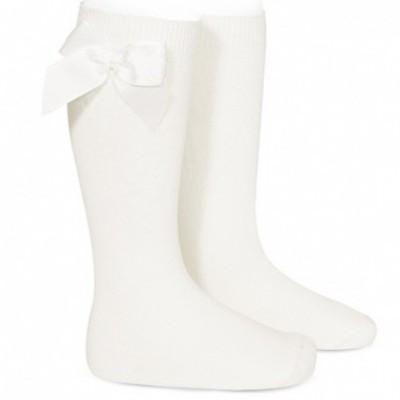 Meias brancas infantis com laço decorativo