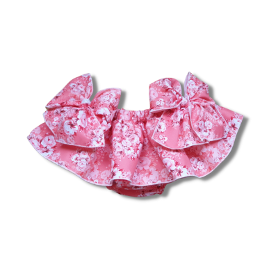 Cueca de bebé rosa com padrão floral e laços grandes
