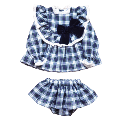 Conjunto infantil xadrez com blusa e shorts, renda branca e laço azul
