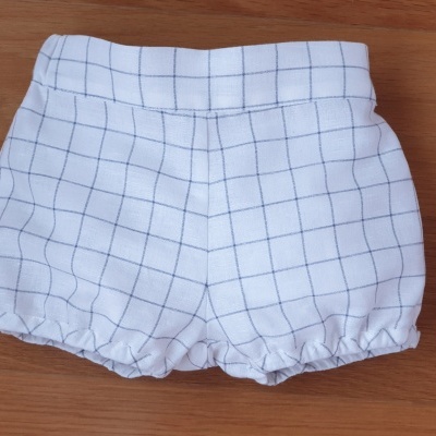 Calções brancos para bebé com padrão quadriculado azul