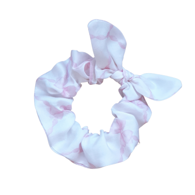 Scrunchie elástico de cabelo branco com padrão rosa e laço