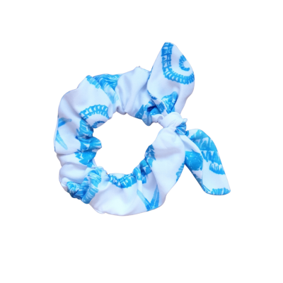 Elástico de cabelo de tecido branco com padrão azul
