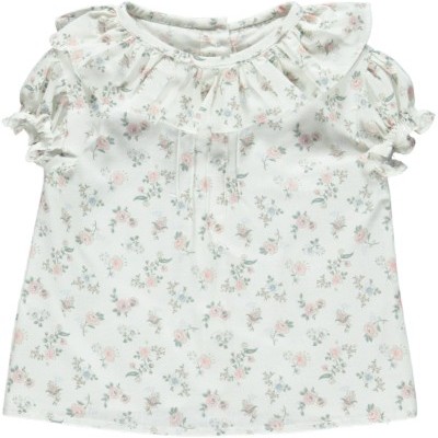 Camisola infantil branca com padrão floral rosa e verde e folhos nas mangas.