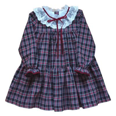 Vestido infantil xadrez com gola branca rendada e laço vermelho