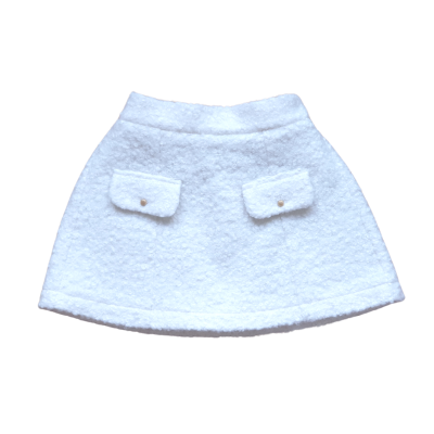 saia infantil branca felpuda com bolsos frontais