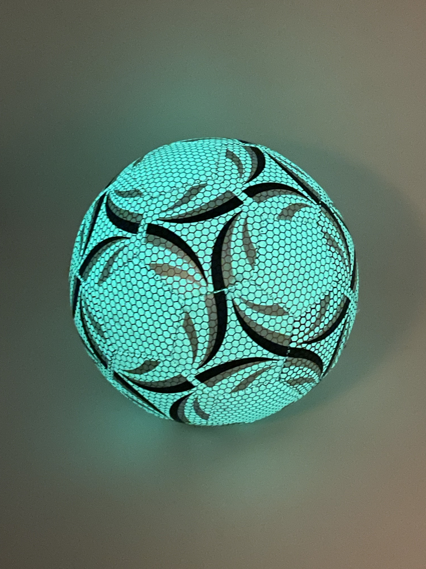 Bola de Futebol ZQ19 Brilhante e Refletora — Costurada à Máquina | Tamanho 5