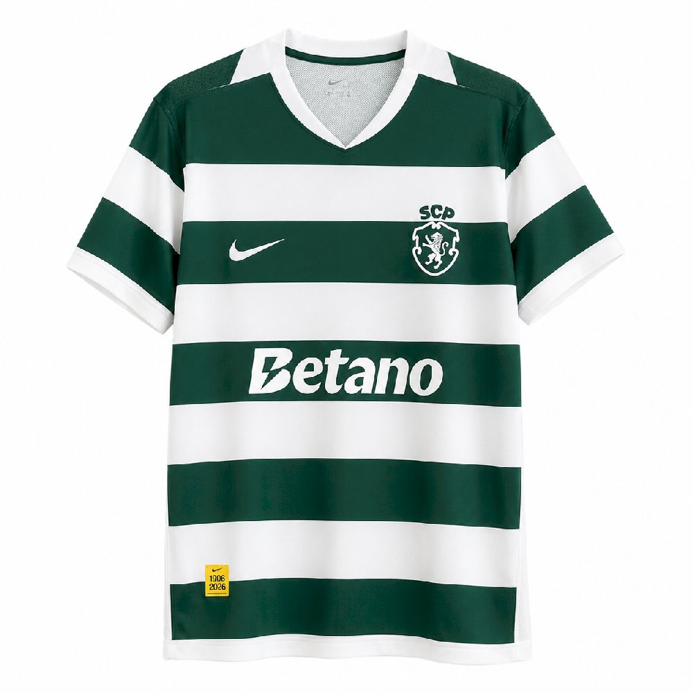 Camisola de futebol às riscas verdes e brancas com logótipo, insígnia e texto Betano.
