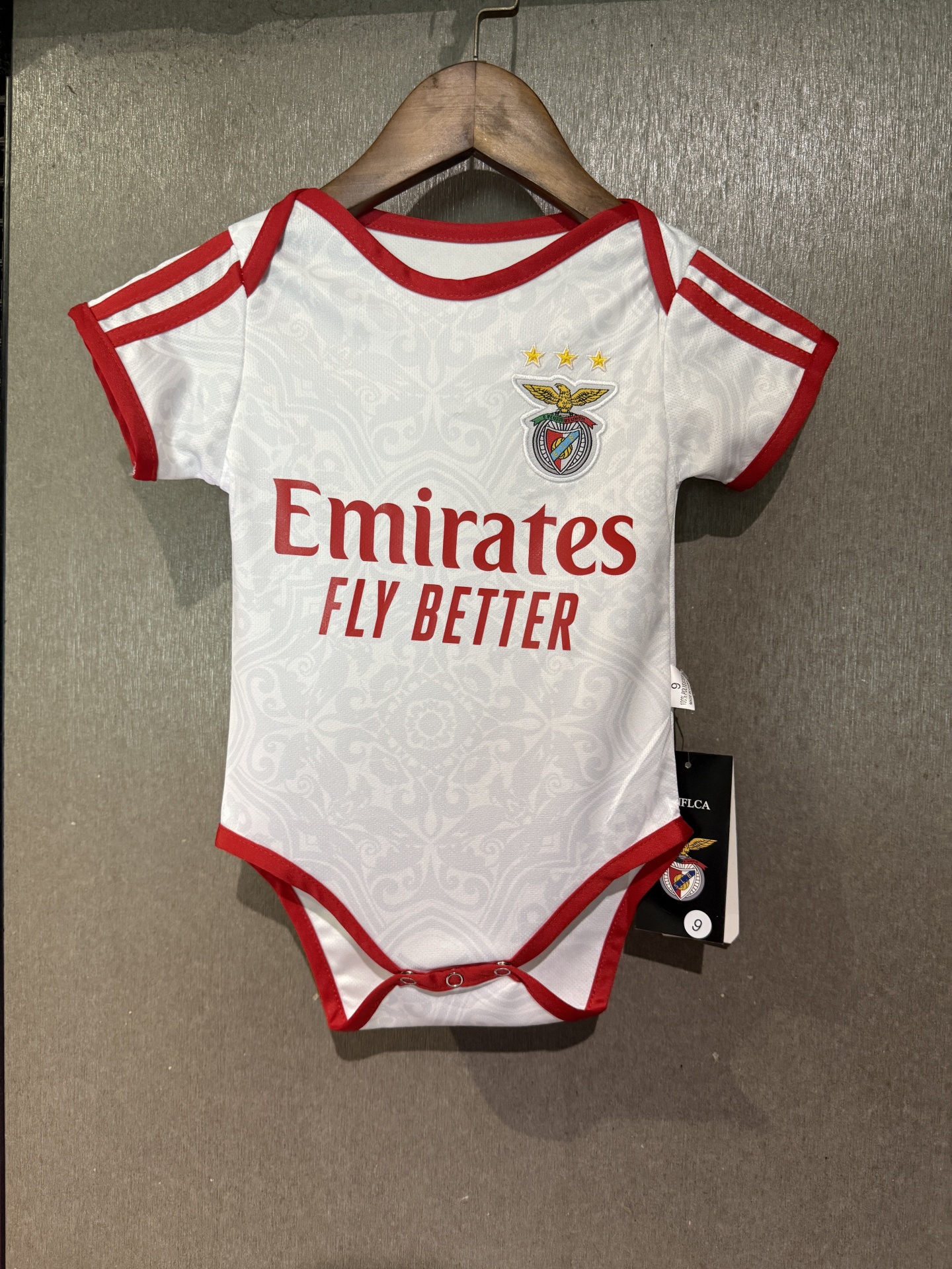 Body Bebé SL Benfica 2026/2027 Alternativa – 9-20 Meses ⚪🔴👶