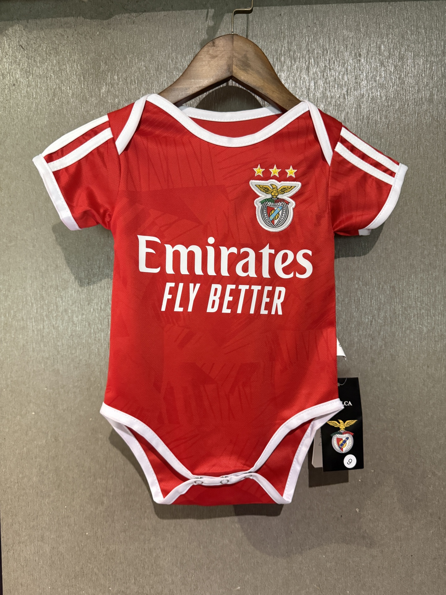 Body Bebé SL Benfica 2026/2027 – 9-20 Meses 🔴⚪👶
