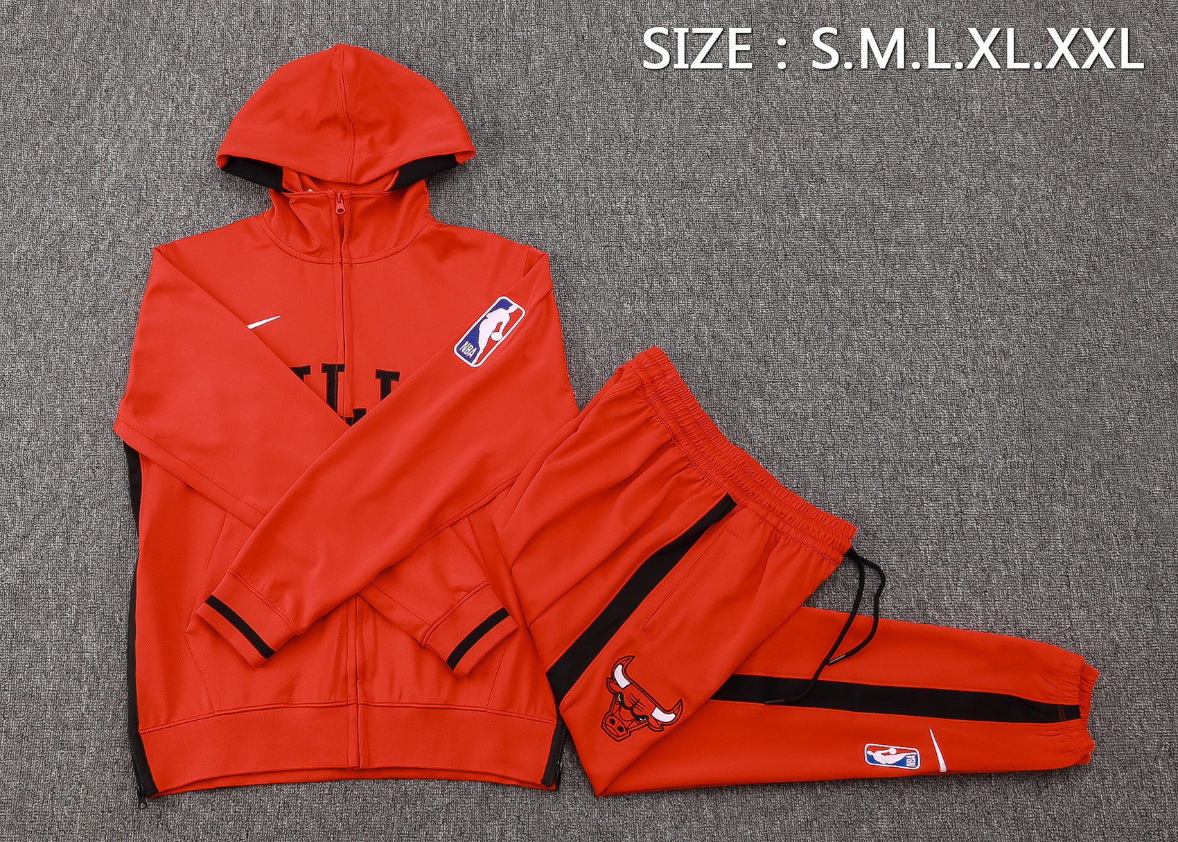 Fato de Treino Chicago Bulls NBA 23/24 com Capuz Vermelho — Meio Zip | Edição Especial