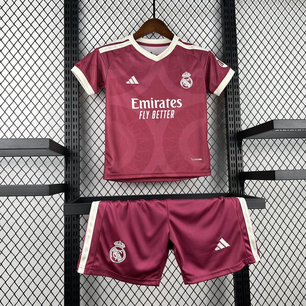 Kit Infantil Real Madrid 2026/27 &ndash; 3&ordm; Equipamento &ndash; 3 aos 13 Anos 💗⚪