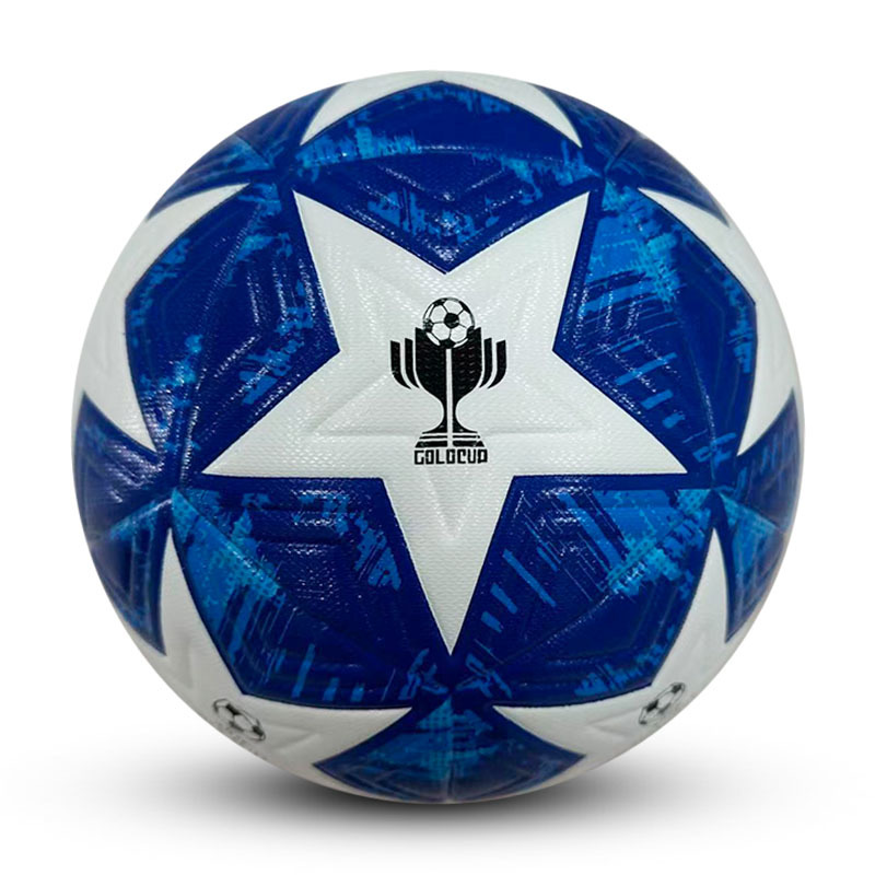 Bola de futebol azul e branca com padrão de estrelas e logótipo GOLDCUP