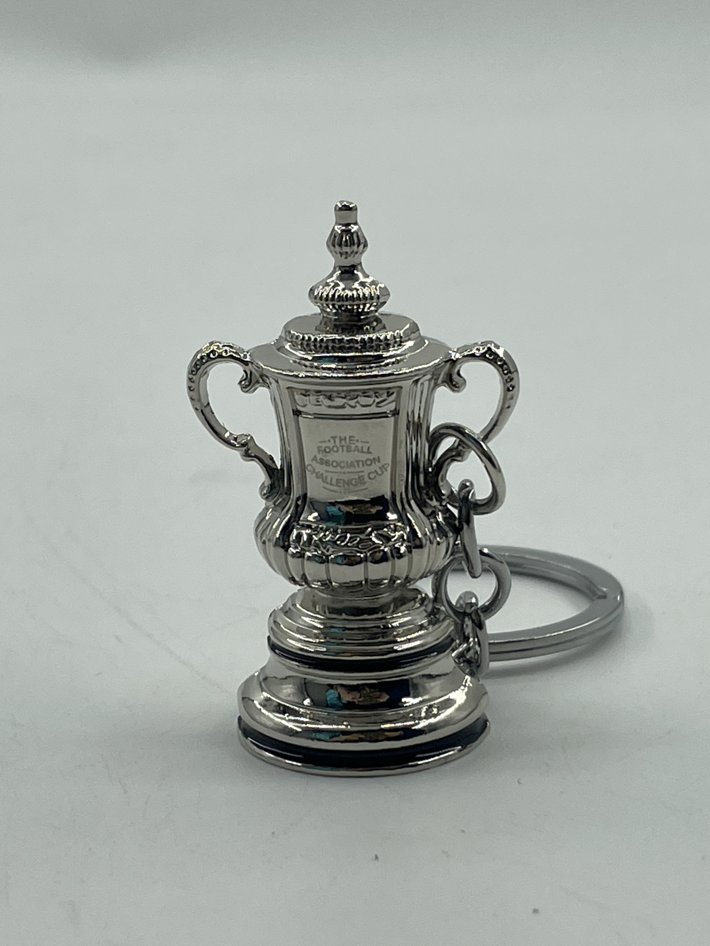 Porta-Chaves Trof&eacute;u FA Cup &mdash; Modelo &Uacute;nico para F&atilde;s de Futebol