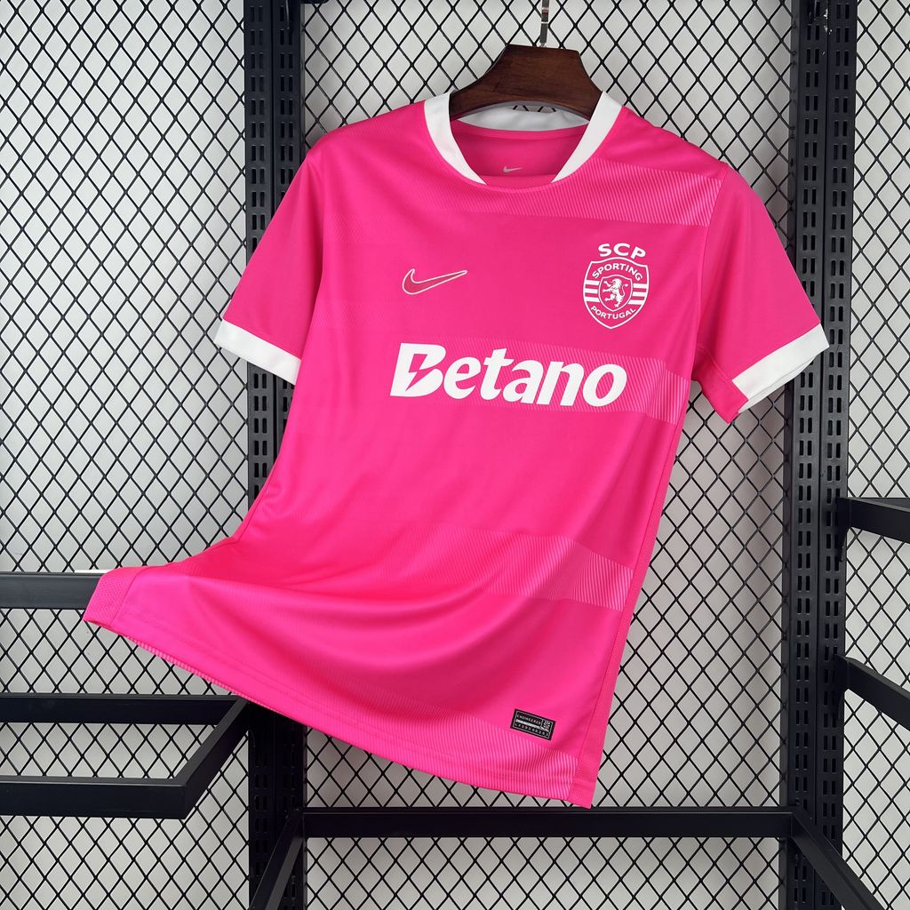 Camisola Sporting CP 2026/27 Outubro Rosa &ndash; Vers&atilde;o Adepto &ndash; S ao 4XL 