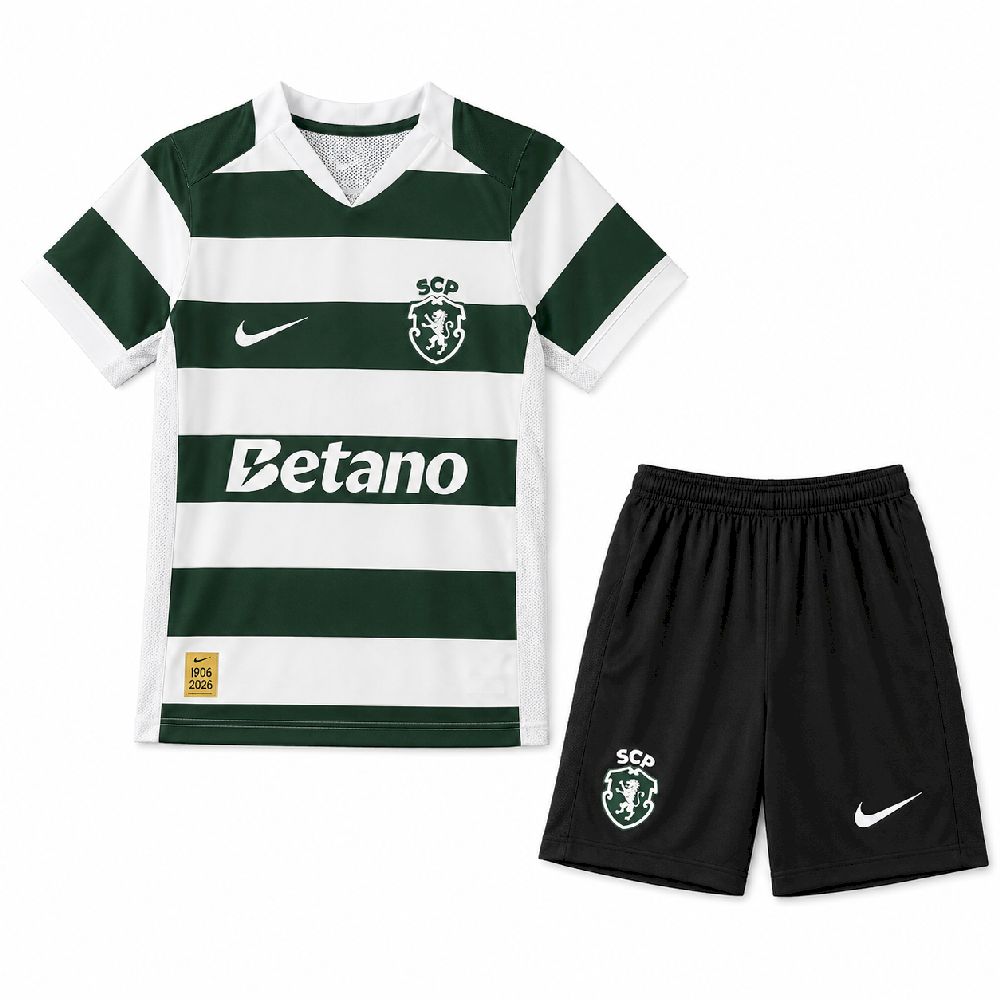Conjunto de camisola verde e branca riscada e calção preto com logos SCP e Nike