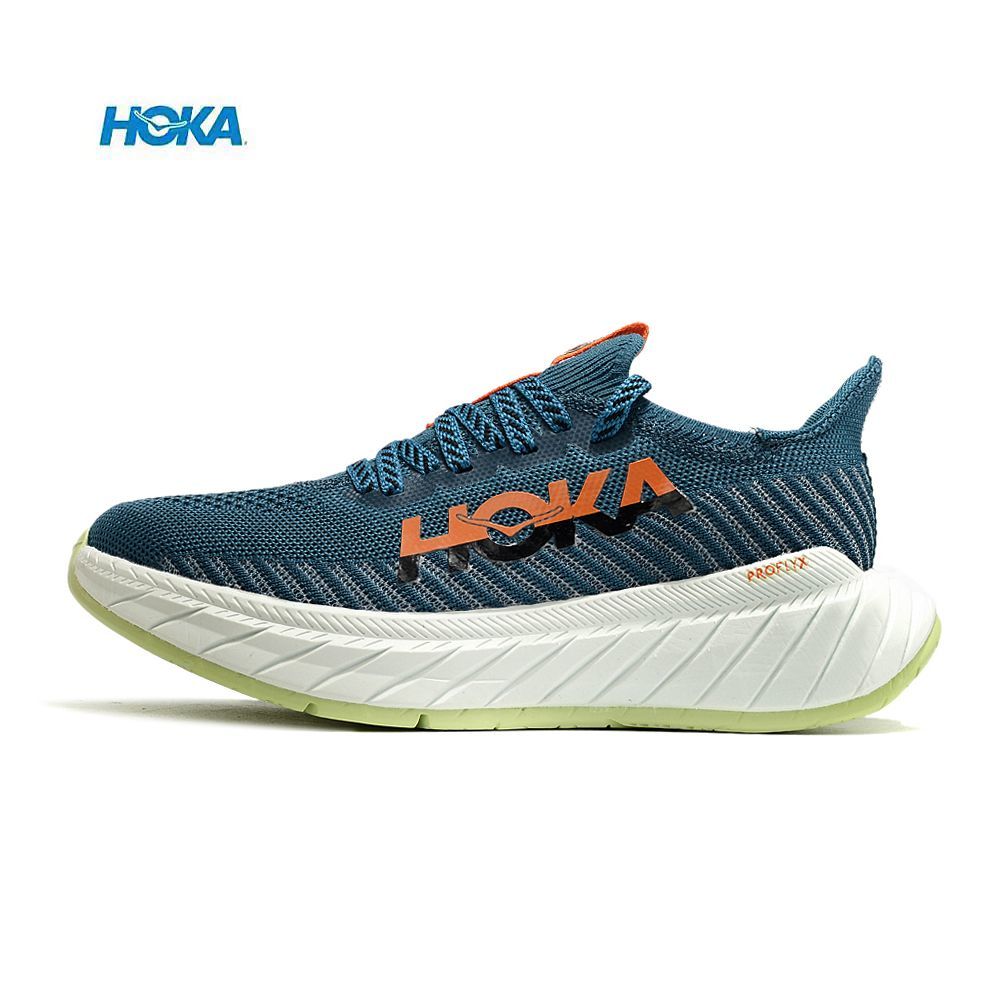 Ténis azul Hoka com sola branca e detalhes laranja