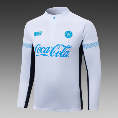 Camisola desportiva branca e azul com logos EA7, N e Coca-Cola