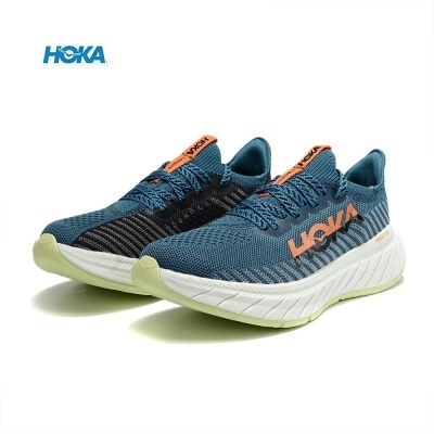 Sapatilhas desportivas HOKA azul e preta com detalhes laranja e sola branca