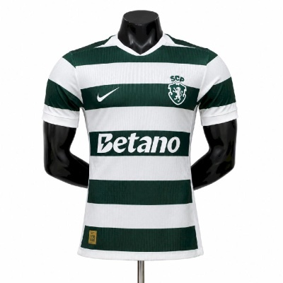 Camisola de futebol verde escura e branca às riscas horizontais com logótipos