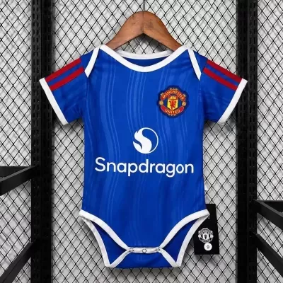 Body azul de bebé com logótipo Manchester United e texto Snapdragon