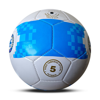 Bola de futebol branca e azul tamanho oficial 5 com texto e padrão pixelado