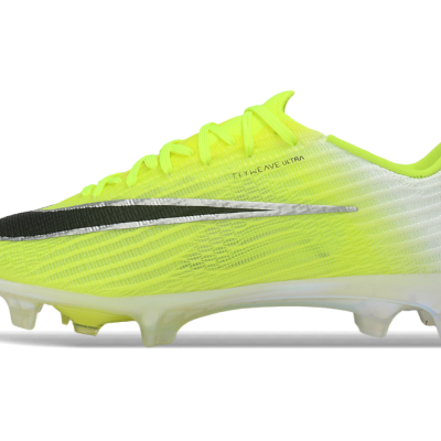 Chuteira de futebol amarelo fluorescente e branco com símbolo Swoosh e texto FLYWEAVE ULTRA