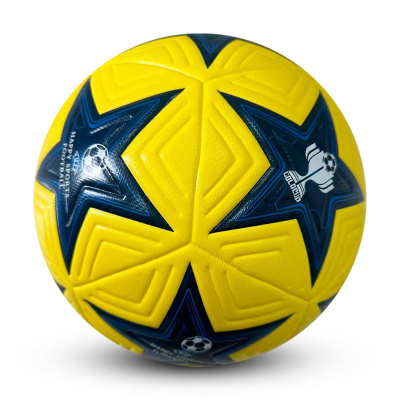 Bola de futebol amarelo com estrelas azuis e detalhes brancos