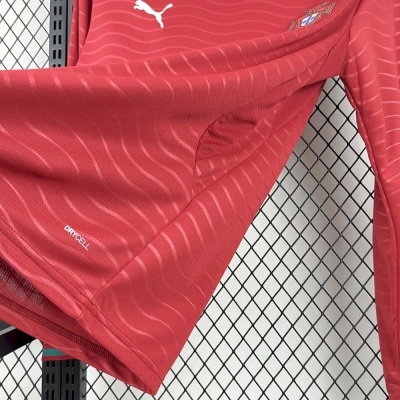 T-shirt vermelha de manga comprida com logo Puma e padrão ondulado