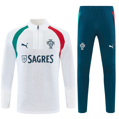 Conjunto de treino branco e azul com logos PUMA, SAGRES e Federação Portuguesa de Futebol