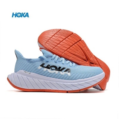 Ténis de corrida HOKA azul claro com sola branca e laranja