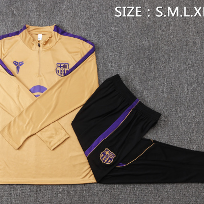 Conjunto desportivo amarelo e preto do FC Barcelona com tamanhos exibidos