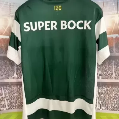 Camisola de futebol verde escura com texto SUPER BOCK nas costas