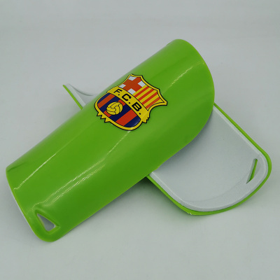 Caneleiras verdes com logo F.C.B. rebordo branco e almofada interior