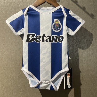 Body de bebé com riscas azuis e brancas e logótipo FC Porto.