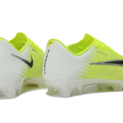 Ténis de futebol Nike Mercurial Superfly amarelo e branco com sola translúcida