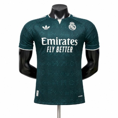T-shirt desportiva verde escuro com logótipos e texto branco