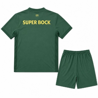 T-shirt verde com texto amarelo e calções verdes