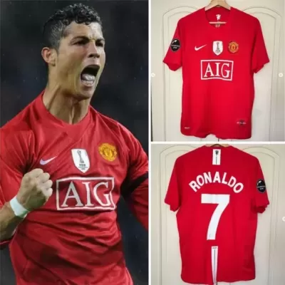 Camisola de futebol vermelha Manchester United com nome Ronaldo e número 7