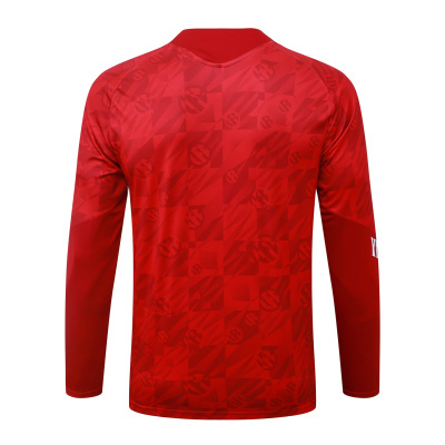 Camisola desportiva vermelha de manga comprida com padrão geométrico e logótipo repetido