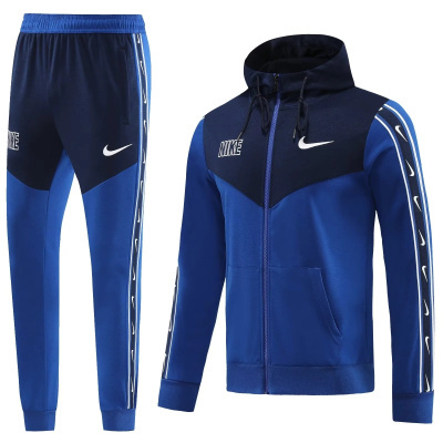 Conjunto desportivo azul Nike com casaco de capuz e calças