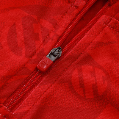 Fecho éclair vermelho com logótipo da Adidas em tecido vermelho com padrão gráfico circular