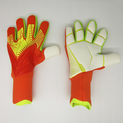 Par de luvas desportivas laranja, branco, amarelo e verde com texto URG 20