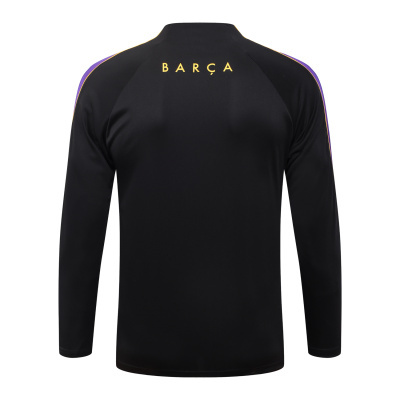 Camisola preta de manga comprida com faixa roxa e dourada e texto BARÇA nas costas.