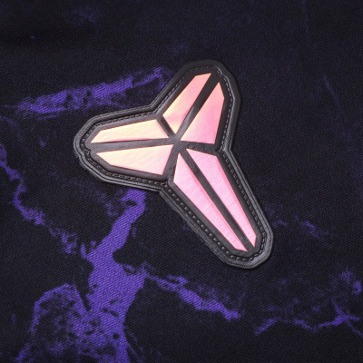 Tecido preto e roxo com patch geométrico rosa e laranja