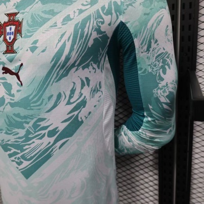Camisola futebol manga comprida verde água com logótipos Puma e federação