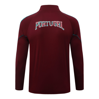Casaco desportivo bordeaux com texto PORTUGAL nas costas