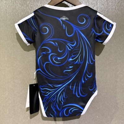 Body para bebé preto com padrão azul e contorno branco