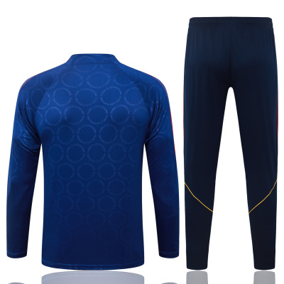 Conjunto de roupa desportiva azul escura com casaco de mangas compridas e calças