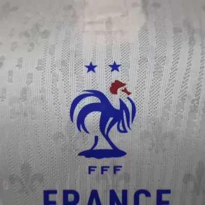 Logótipo do galo azul vermelho com estrelas e texto FRANCE em tecido branco